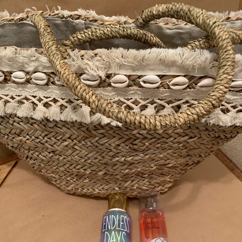 New beautiful beach bag, original cost $87